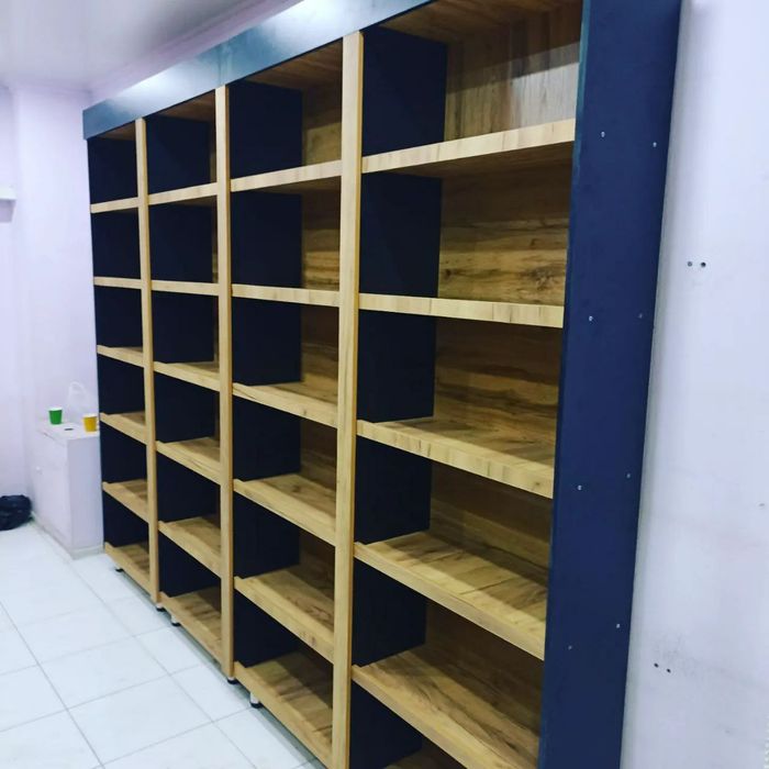 Ветрины стелажжи полки итд для магазинов и аптек на заказ.