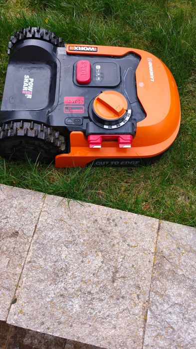 косачка робот worx WR141E