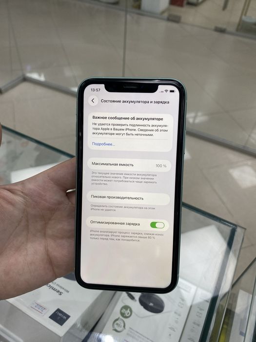 Iphone 11. Mint, 64 GB