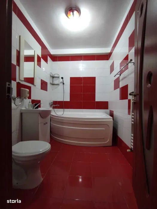 Apartament cu o camera, 32 mp, balcon, zona Eroilor