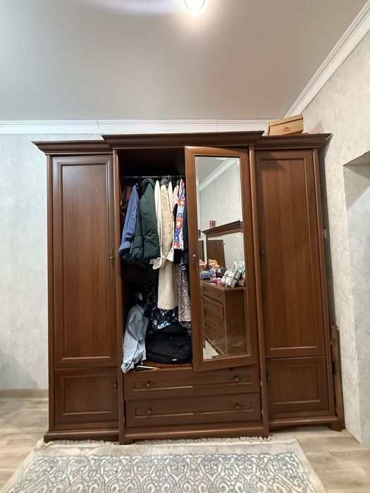 Продам шкаф и комод с зеркалом