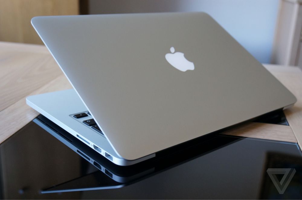 Macbook pro display 13- i5 8gb ram ssd 250 Baterie noua !
