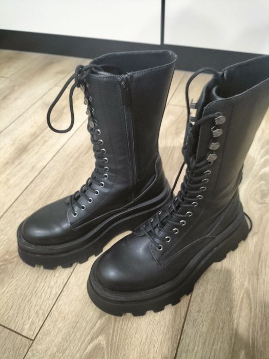 Vand bocanci / platforme / pantofi