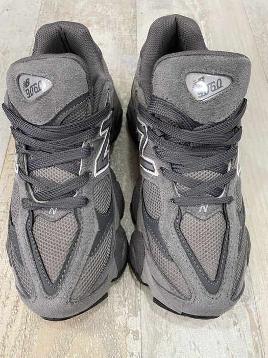 Adidasi dama New Balance 9060