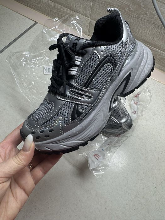 Продам кросы для мальчика