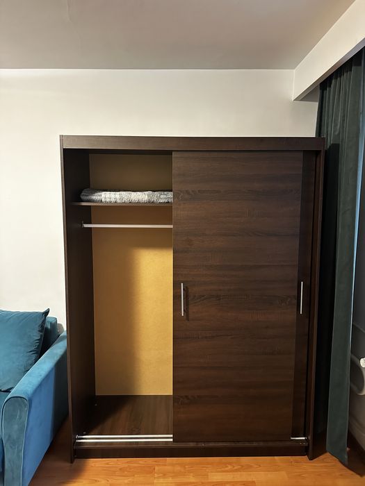 Dulap - Dressing, culoare maro, usi glisante, zona Tineretului