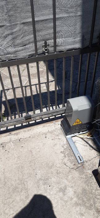 Механизъм за плъзгаща портална врата