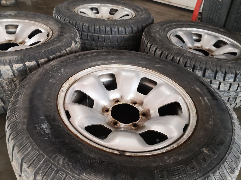 Toyota land cruiser 265 70 17 цола Тойота  гуми