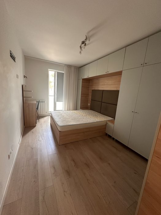Inchiriez apartament 3 camere cu loc de parcare / Pacurari