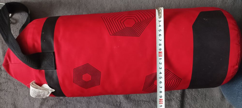 Боксова круша и ръкавици