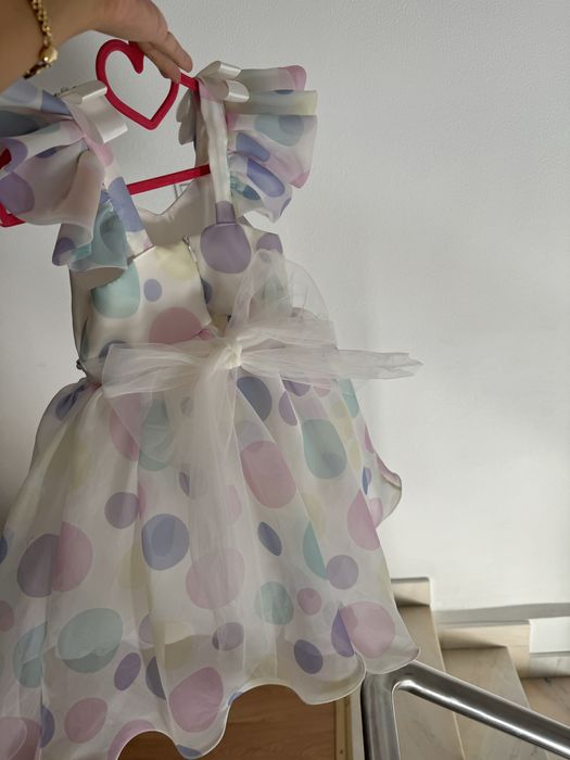 Vand rochita fetite 3-5ani