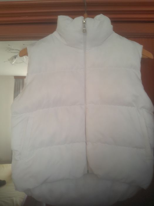 Дънкови яке и бяло елече за дама