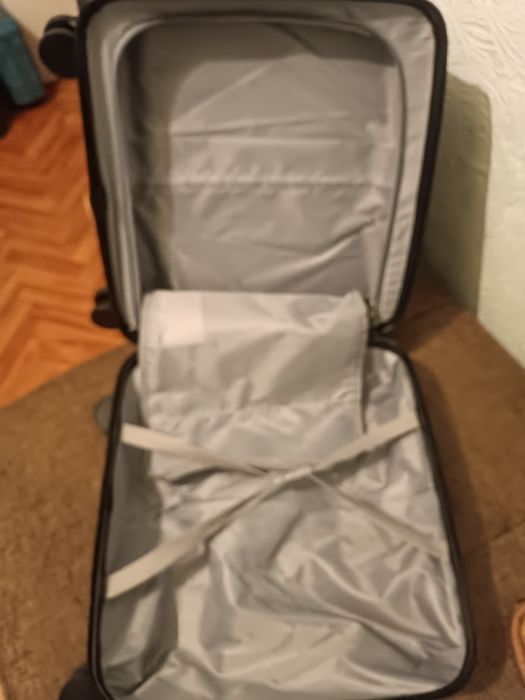 Продам почети новый чемодан