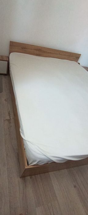 Vând pat de dormitor 160/200
