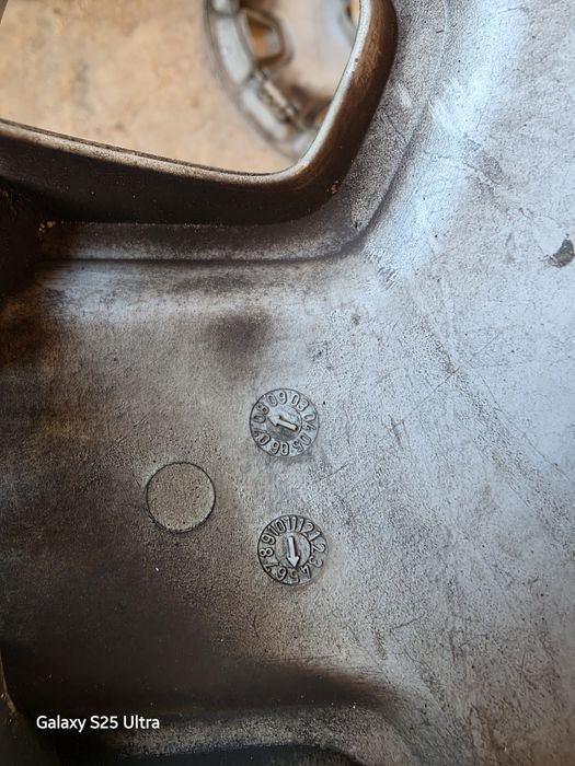 Продавам оригинални тасове 15 цола за Ford Форд