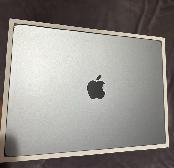 Ноутбук Apple MacBook Air 13 2025 / 16 Гб / SSD 256 Гб