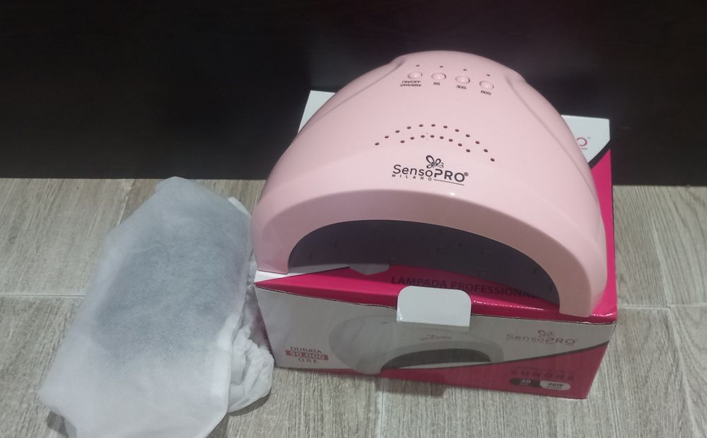 Vând kit de unghii cu gel