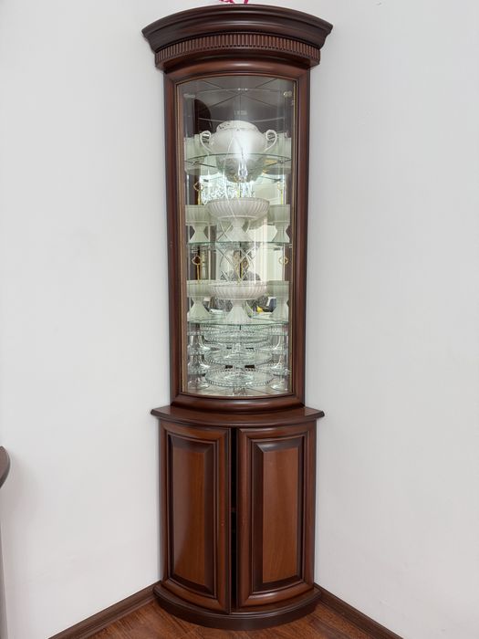 Продам Сервант и стол