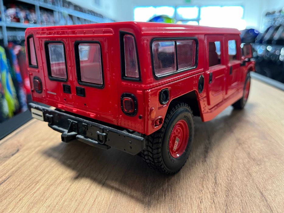 Метална колекционерска количка  модел HUMMER H1 1999г. 1:18 MAISTO