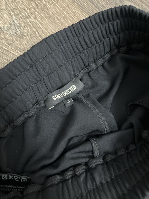 Спортно- елегантен комплект/ сет Totally Erected