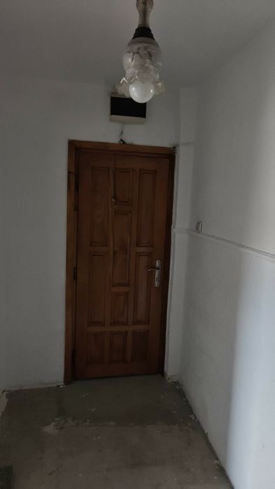 Vând apartament 3 camere decomandat