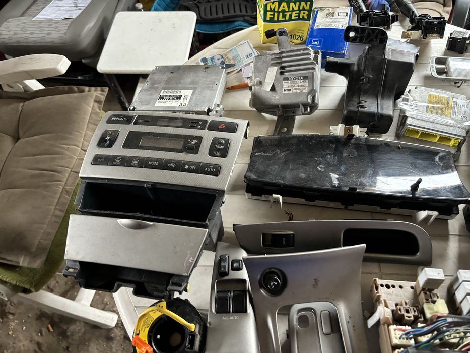 Интериор, табло, компютър двигател за Тойота Корола Версо дизел 02-06г