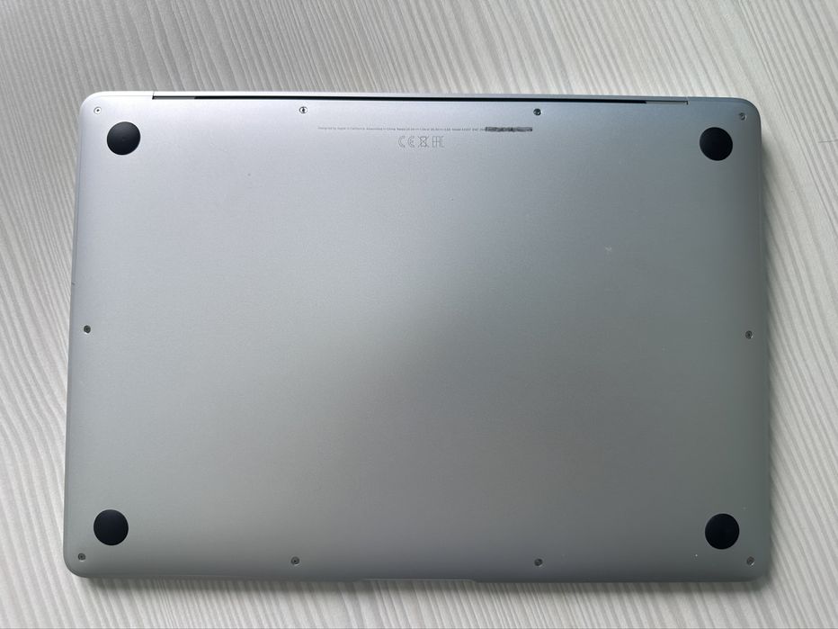 MacBook Air M1 - 8Gb - SSD256 - 2 cicluri - stare foarte buna