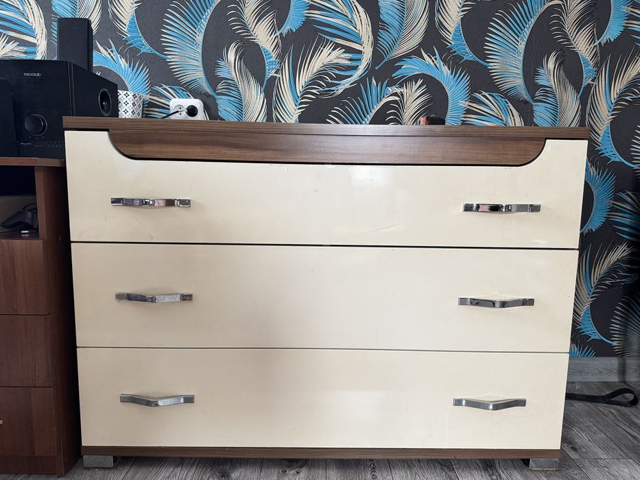 Продам большой комод