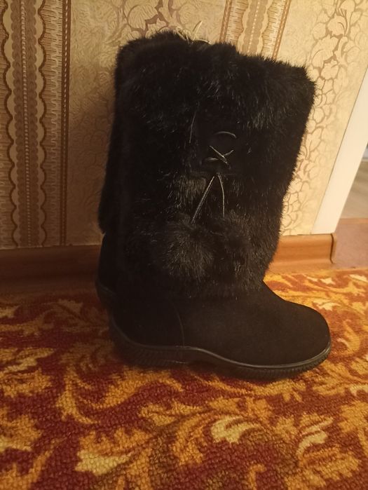 Продам унты новые