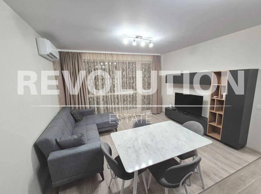 Дава се под наем Двустаен апартамент в Варна, м-т Пчелина - 55 кв.м за 475 € - Снимка #1