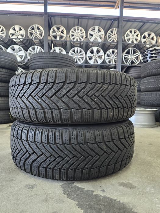 2 Броя 215/55/17 Michelin 7,2mm 23dot