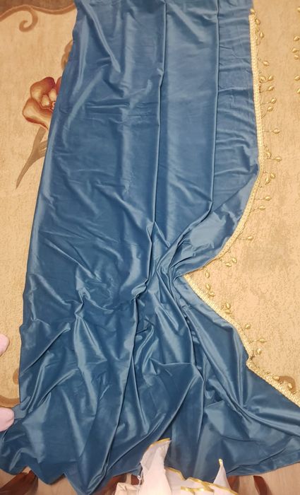 Бирюзовые шторы бархатные с подушками