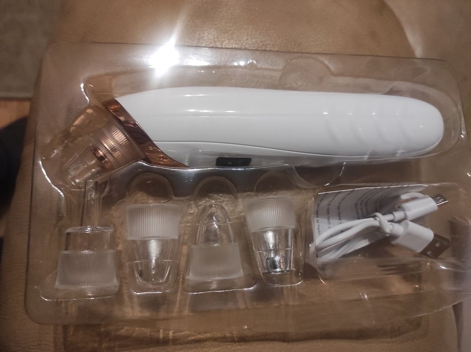 Вакуумен уред за почистване на лице.