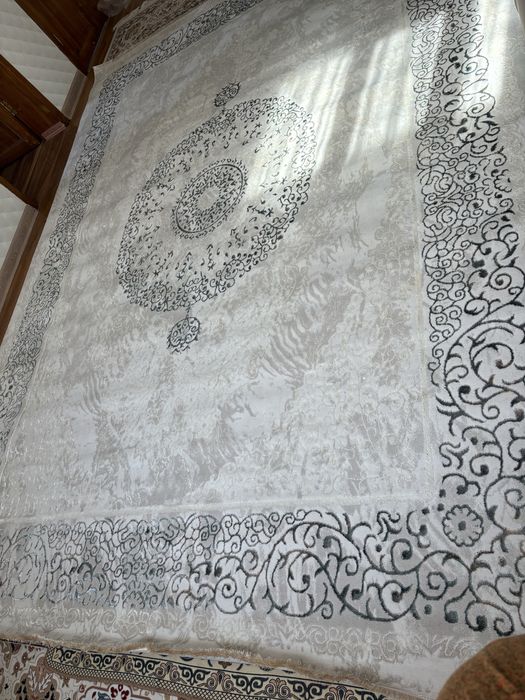 Новый ковер шелковый