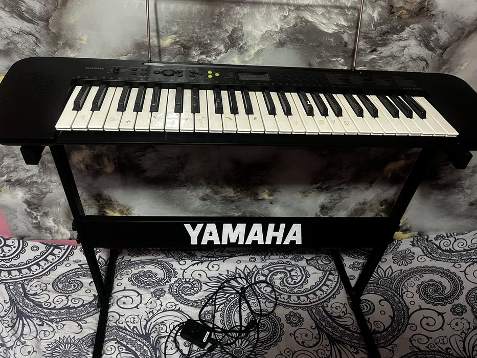 Синтезатор с подставкой