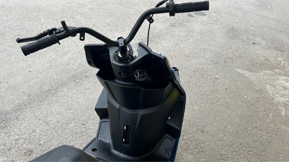 Продам мопед м8 минусы по пластику