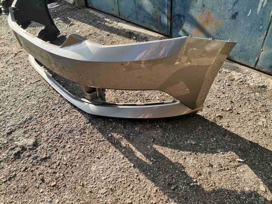 Предна броня налична е и решетката SHKODA FABIA 2015