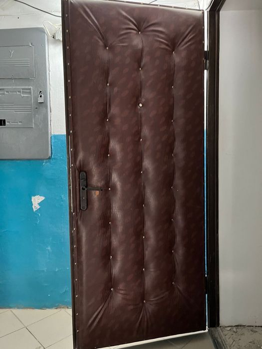 Продам входную дверь