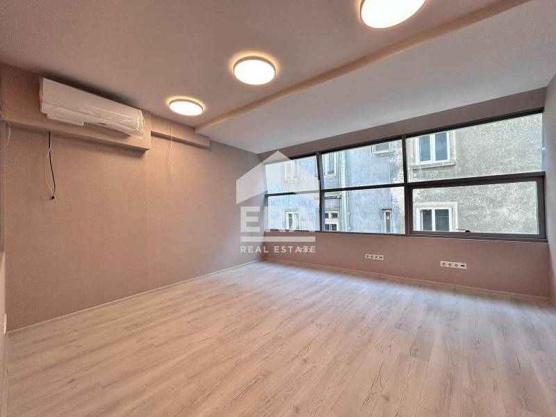 Дава се под наем Офис в София, Център - 171 кв.м за 2565 € - Снимка #4