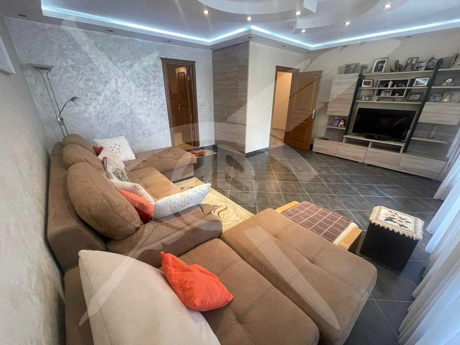 Продава се Тристаен апартамент в Бургас, Център - 110 кв.м за 2273 €/кв.м - Снимка #7