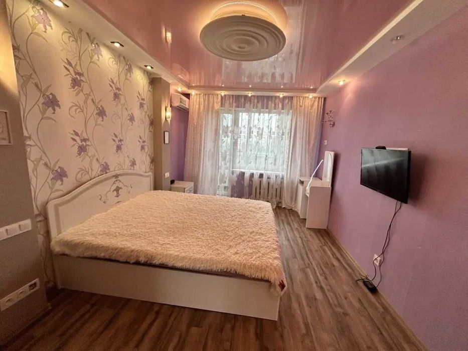 Дава се под наем Двустаен апартамент в София, Център - 56 кв.м за 402.9 € - Снимка #1