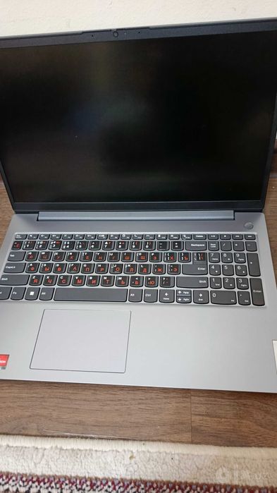 Arzon notebook Lenovo ideal holatda