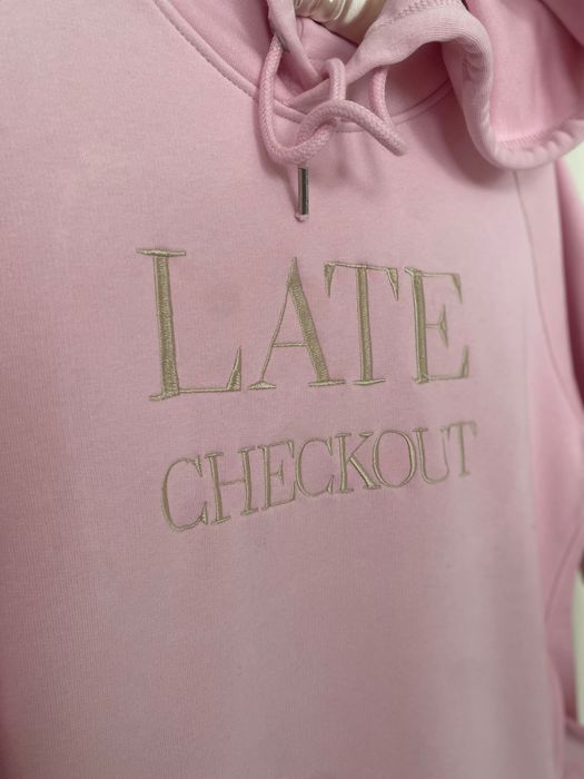 Бродиран суитшърт, бледо розов, ‘Late Checkout’, S размер