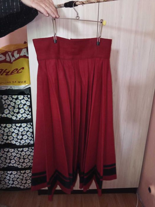 Автентична народна носия/пола и вълнен китеник