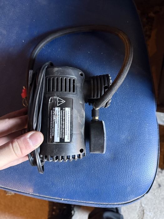 Компрессор для автомобиля для подкачки колес