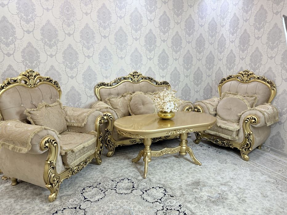 Mehmonhona uchun classica uslubdagi mebel