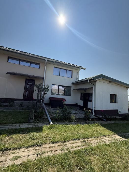 Casa de vanzare in plopeni - 35 ari