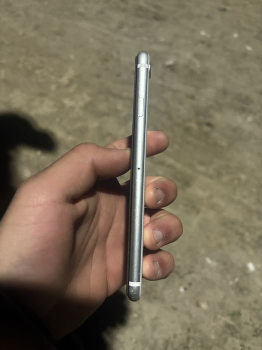 продам айфон se 2020