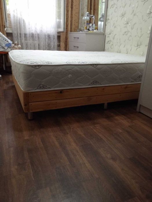 Продается кровать 1.90х1.50 с отличным ортопедическим матрасом