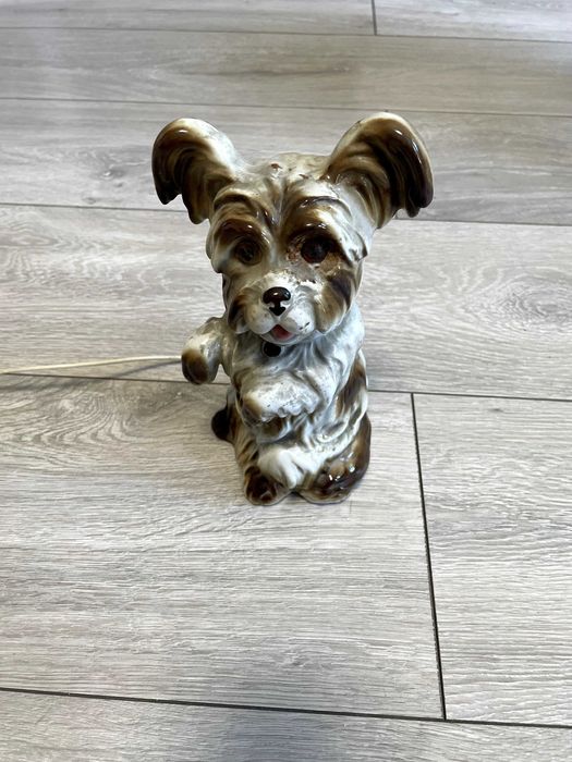 Порцеланова нощна лампа куче.